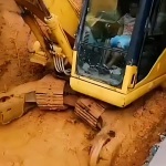 挖通地狱的挖掘机