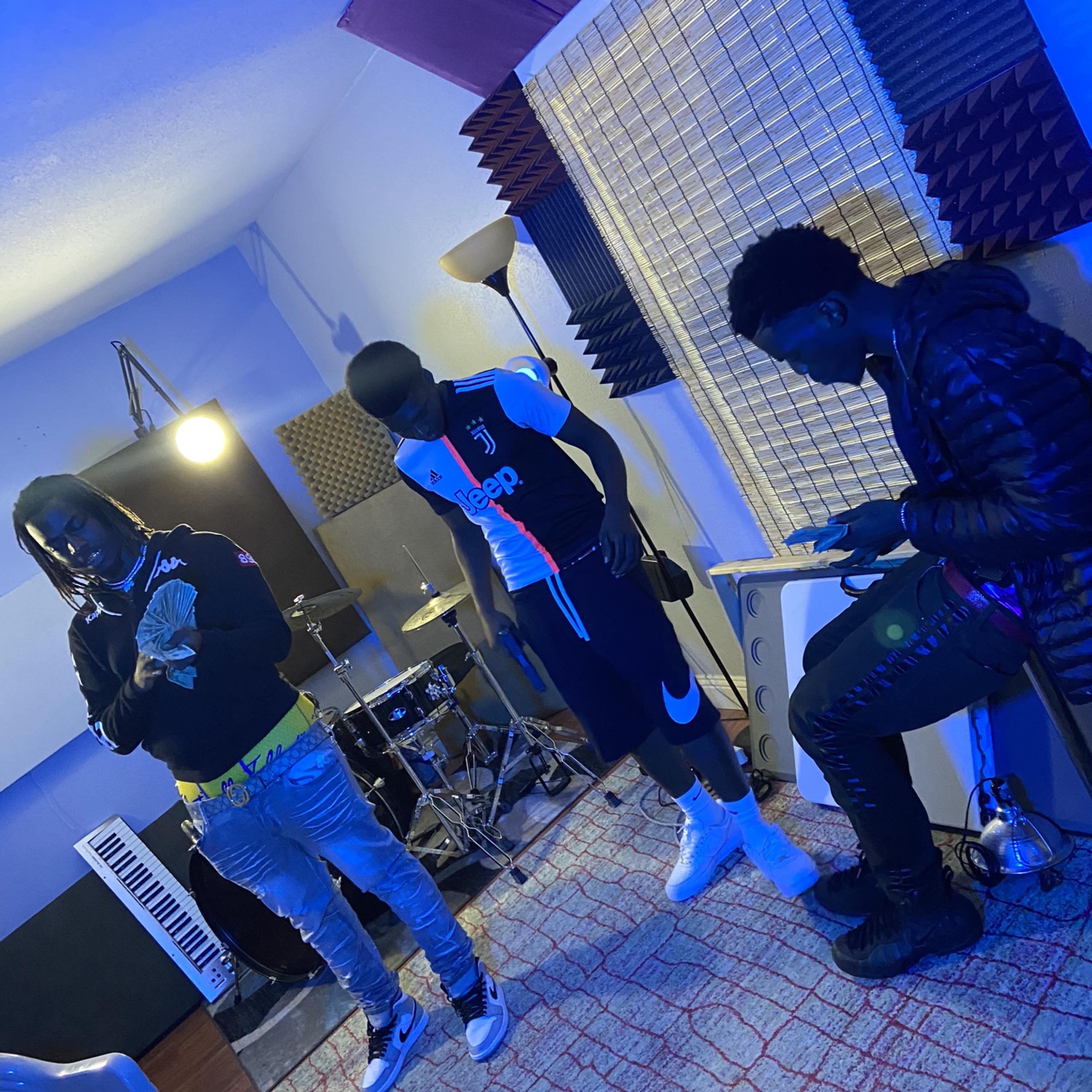 tahoe (explicit)专辑:black tahoe (explicit)歌手:johnboykiddo还没