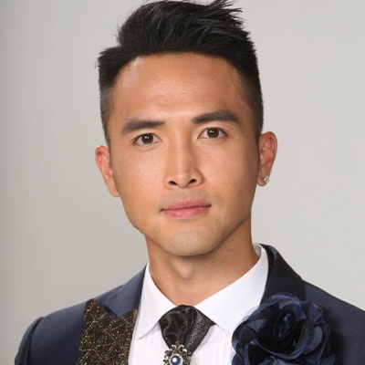 陈国峰身边有你