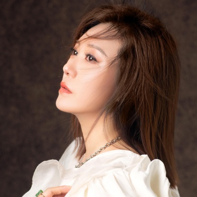 女歌手李英的图片图片